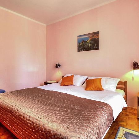 Amazing Apartment In Porec With Wifi ภายนอก รูปภาพ