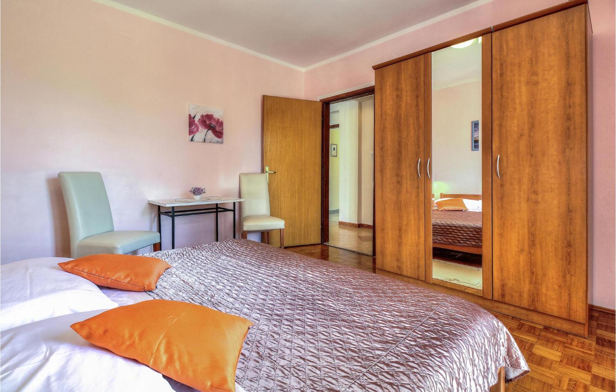 Amazing Apartment In Porec With Wifi ภายนอก รูปภาพ