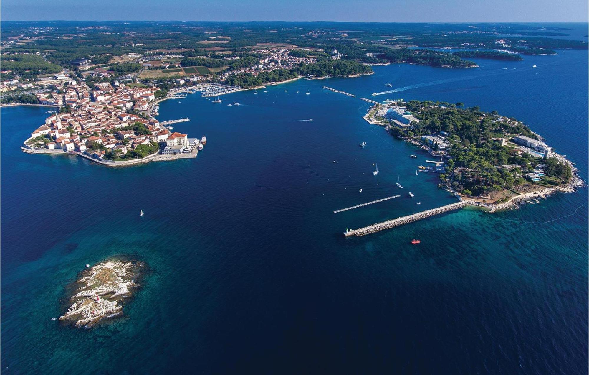 Amazing Apartment In Porec With Wifi ภายนอก รูปภาพ