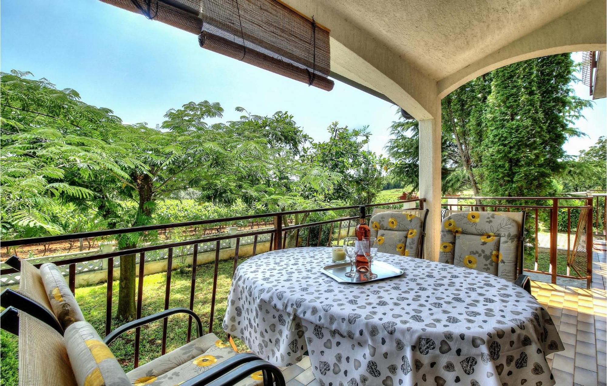 Amazing Apartment In Porec With Wifi ภายนอก รูปภาพ