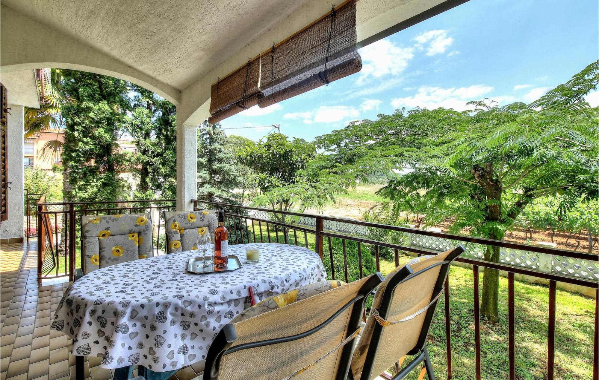 Amazing Apartment In Porec With Wifi ภายนอก รูปภาพ