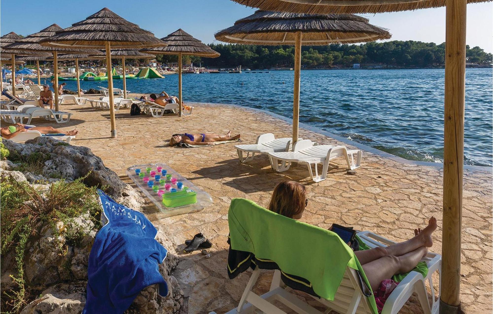Amazing Apartment In Porec With Wifi ภายนอก รูปภาพ