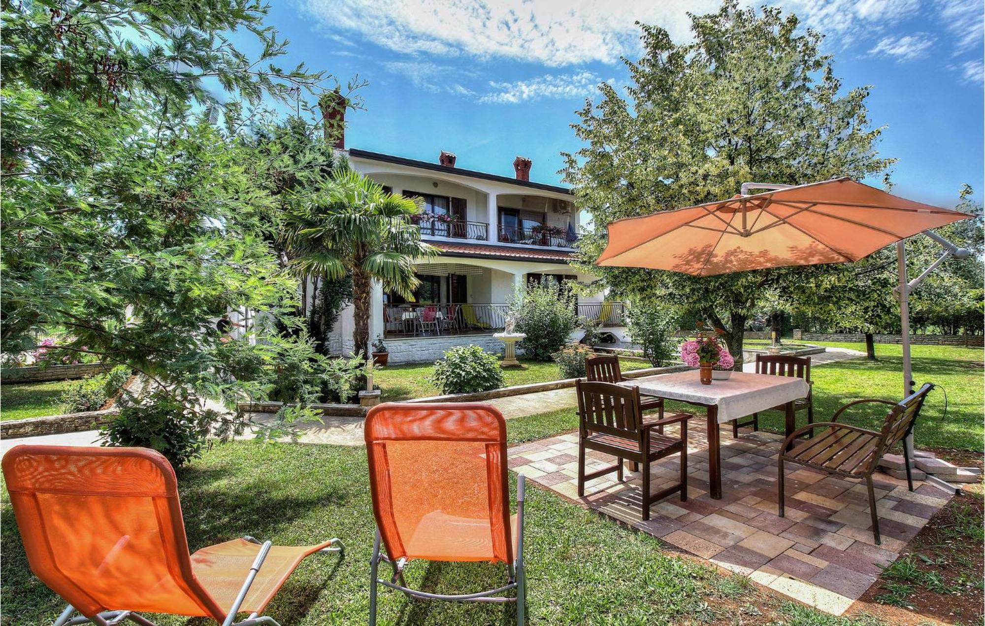 Amazing Apartment In Porec With Wifi ภายนอก รูปภาพ