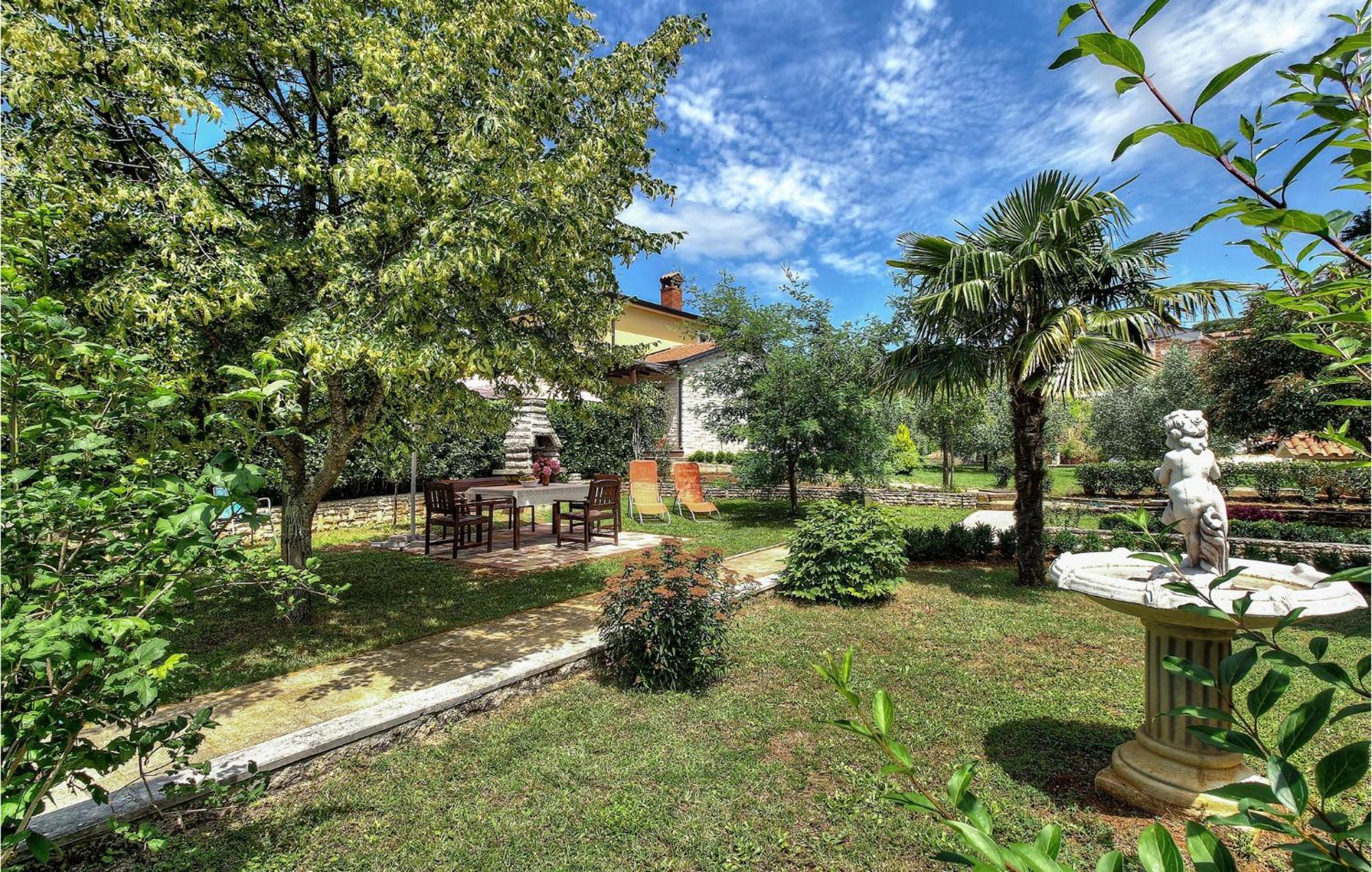 Amazing Apartment In Porec With Wifi ภายนอก รูปภาพ