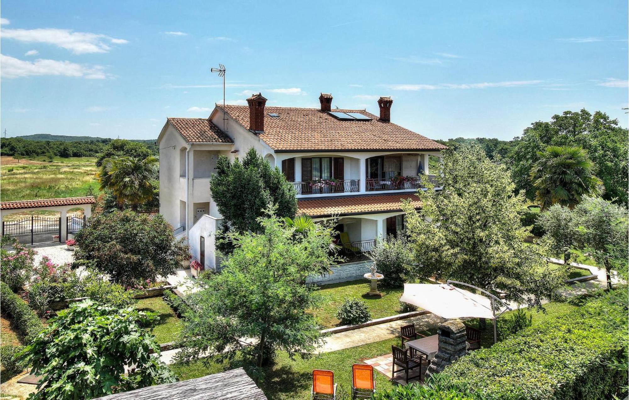 Amazing Apartment In Porec With Wifi ภายนอก รูปภาพ