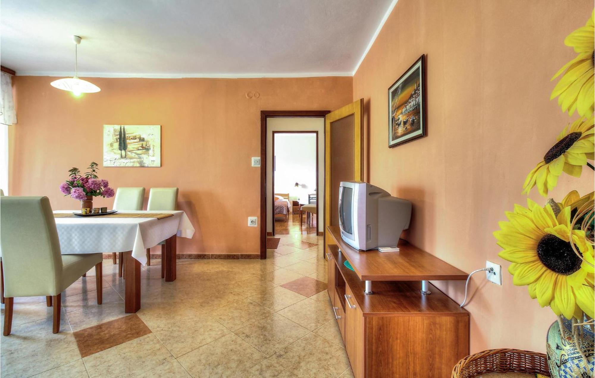 Amazing Apartment In Porec With Wifi ภายนอก รูปภาพ