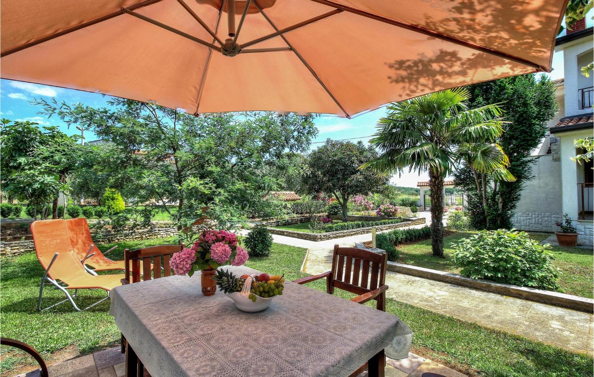 Amazing Apartment In Porec With Wifi ภายนอก รูปภาพ